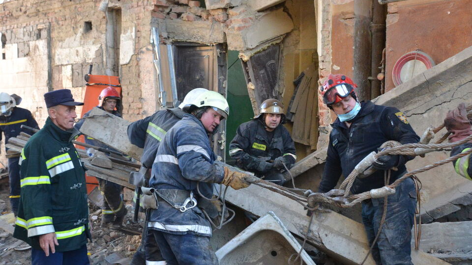 Із-під завалів дістали тіла восьми загиблих