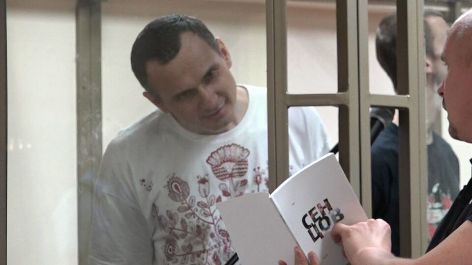 Дінзе не підтверджує інформації про етапування Сенцова з Лабитнангі