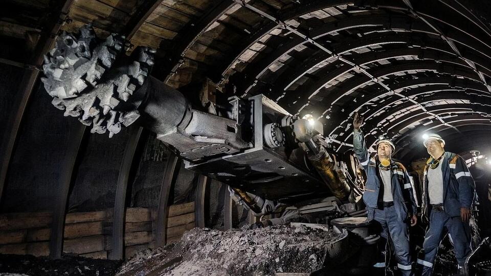 Суточная норма добычи угля на шахте на данный момент – 1600 тонн, запуск новой лавы позволит добывать около 3 тыс. тонн в сутки