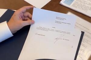 Луценко говорив, що піде у відставку після початку роботи нового скликання Верховної Ради