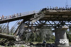 Оліфер підкреслила, що демонтаж фортифікаційних споруд і прапора бойовиків є необхідною умовою для початку відновлення мосту