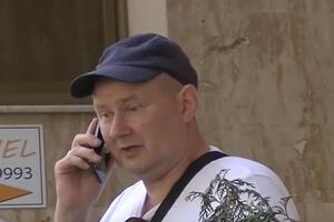 Чаус на запитання журналіста не відповідав