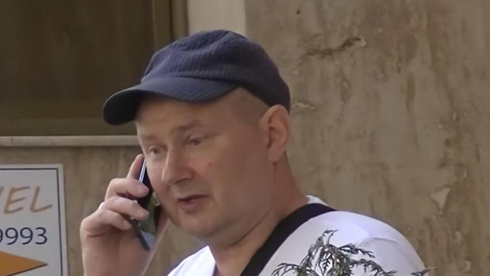 Чаус на вопросы журналиста не отвечал