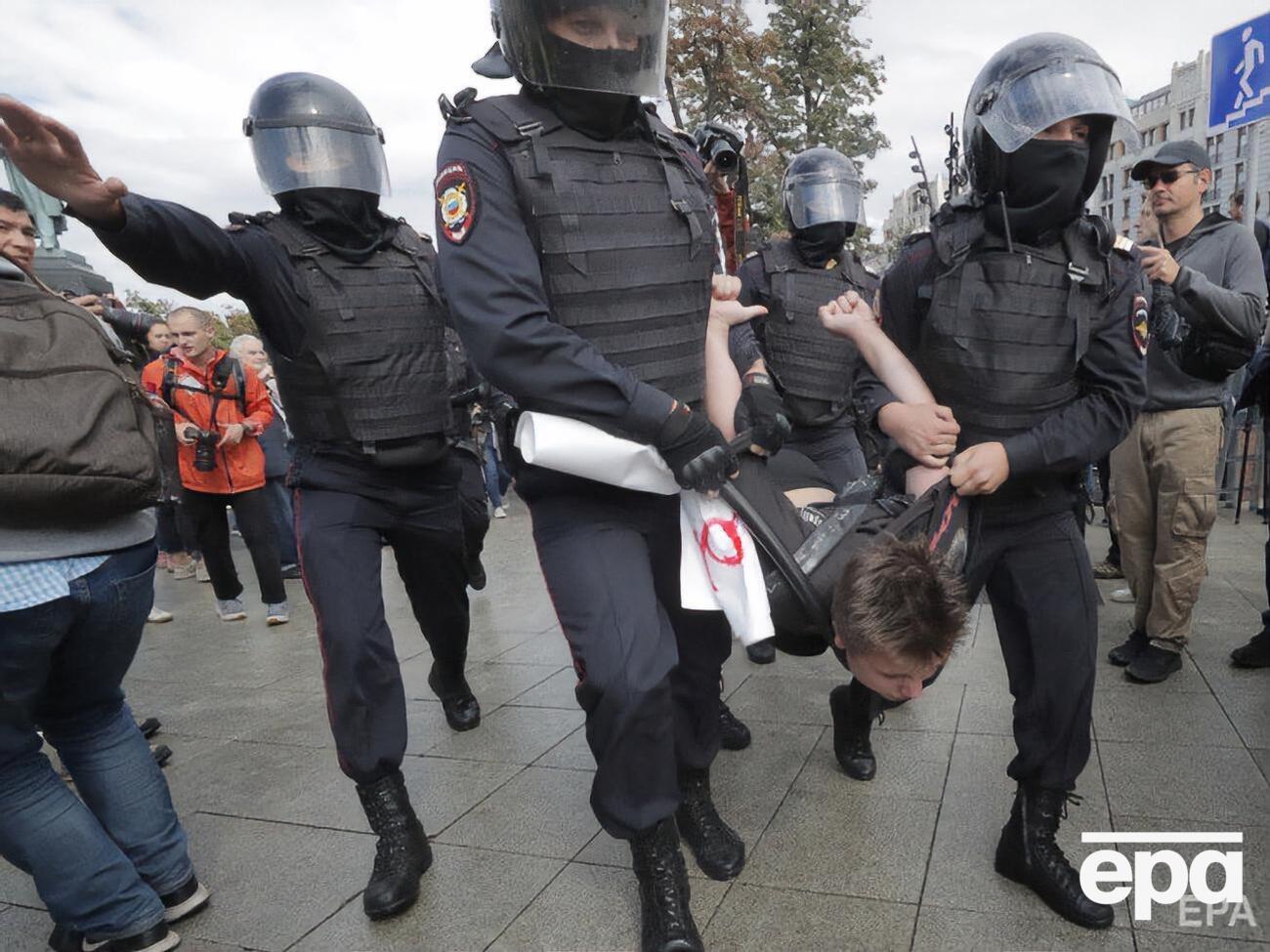 Серед затриманих є журналісти