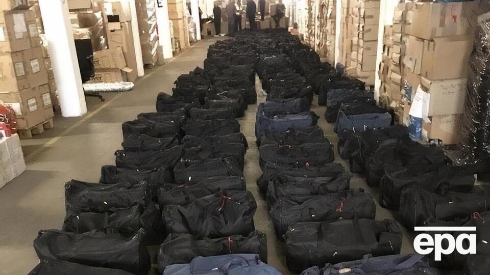 Пакеты с наркотиками перевозили в 211 спортивных сумках