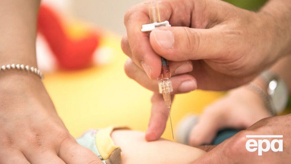 Специфического лечения кори нет, вакцинация – это единственная надежная защита