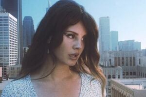 Лана Дель Рей предстала в роли женщины-великана