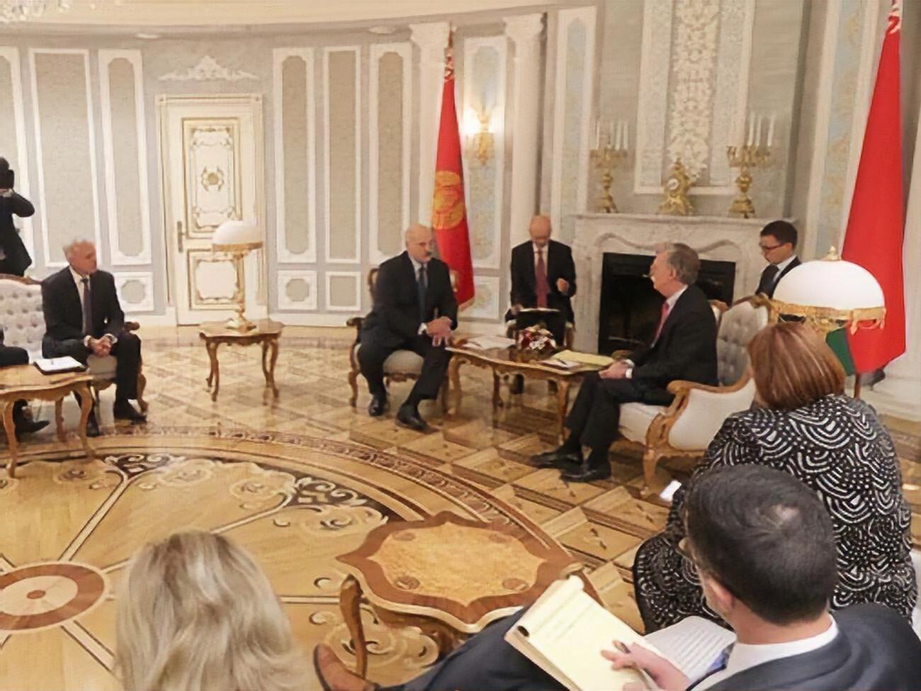 Болтон: Без розмов вирішення проблем неможливе