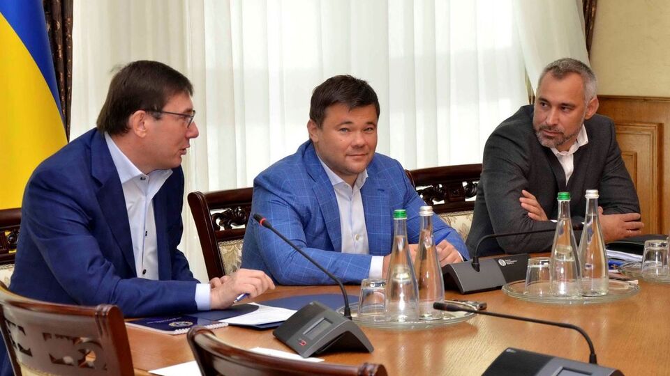 Рябошапка (на фото праворуч) вважає повернення Україні вкрадених активів пріоритетом ГПУ найближчими роками