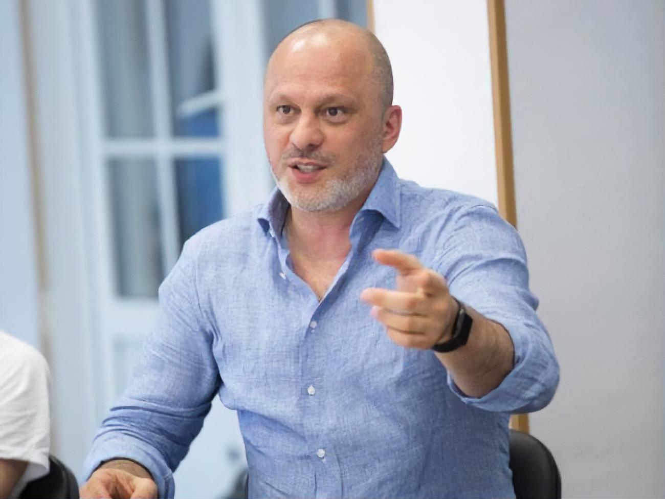 Вдома у Аласанії провели обшук