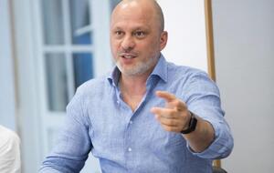Дома у Аласании провели обыск
