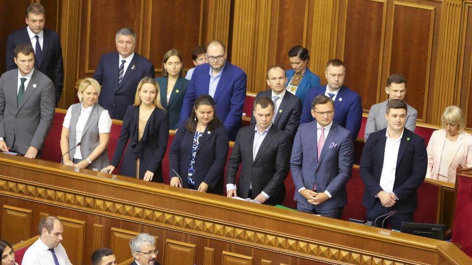 Частина нових міністрів стала в політиці тими самими новими особами, прихід яких обіцяв президент Володимир Зеленський