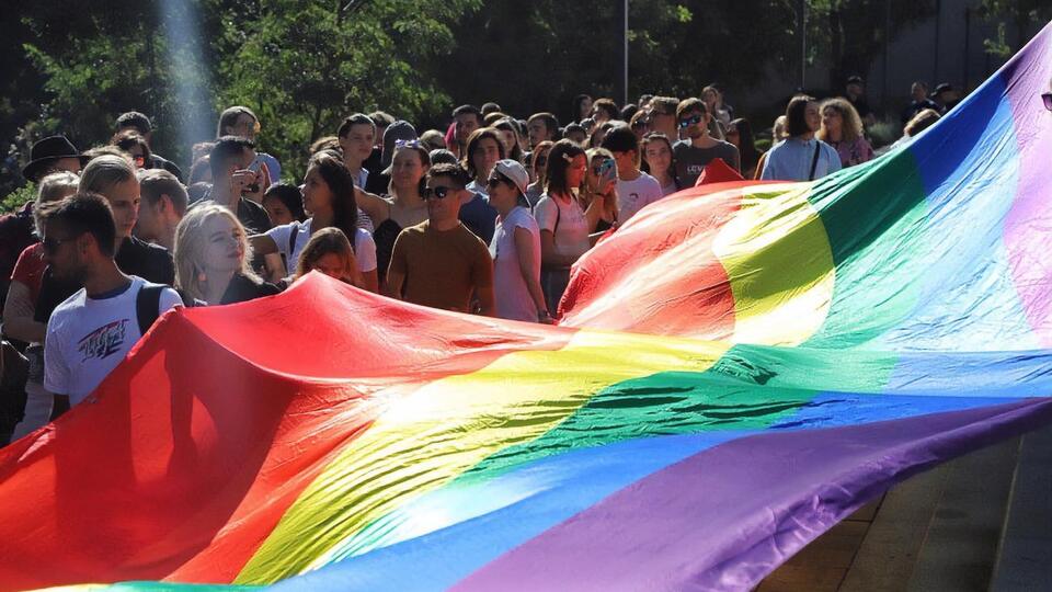 На прайд выходили как сторонники, так и противники акции