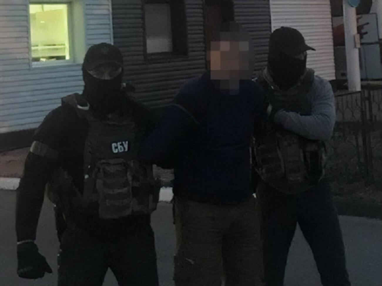 Чоловіка затримали під час перетину державного кордону з розвідувальними матеріалами