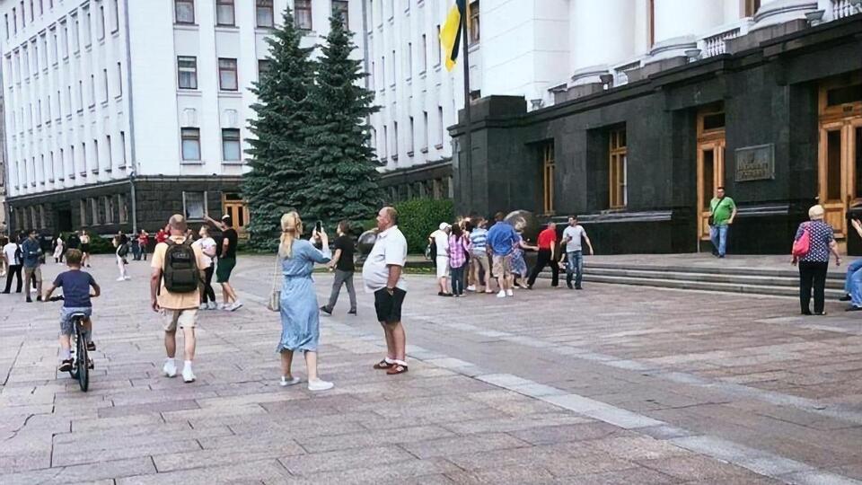 Офис президента останется на Банковой