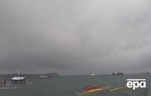 Поисковая операция в районе кораблекрушения продолжается