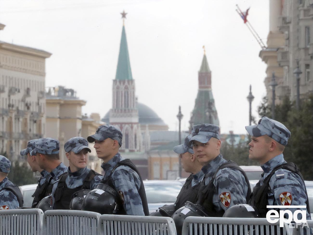 Светова отметила, что россияне могут выбирать: уехать или остаться