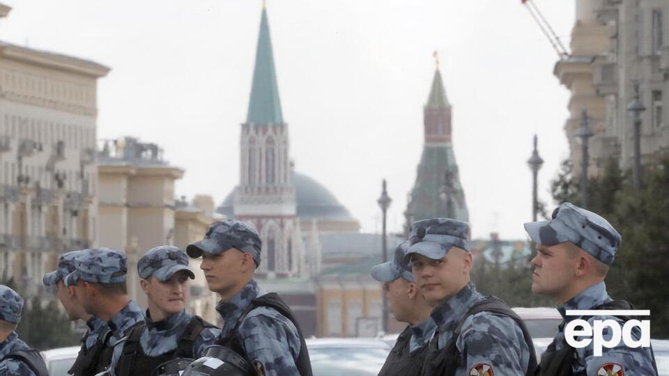 Светова отметила, что россияне могут выбирать: уехать или остаться