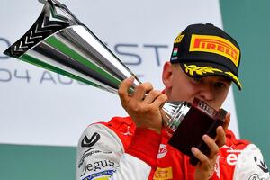 Мик Шумахер опередил ближайшего соперника Нобухару Мацусита на 1,5 секунды