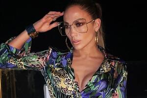 Лопес отдыхает на Средиземном море