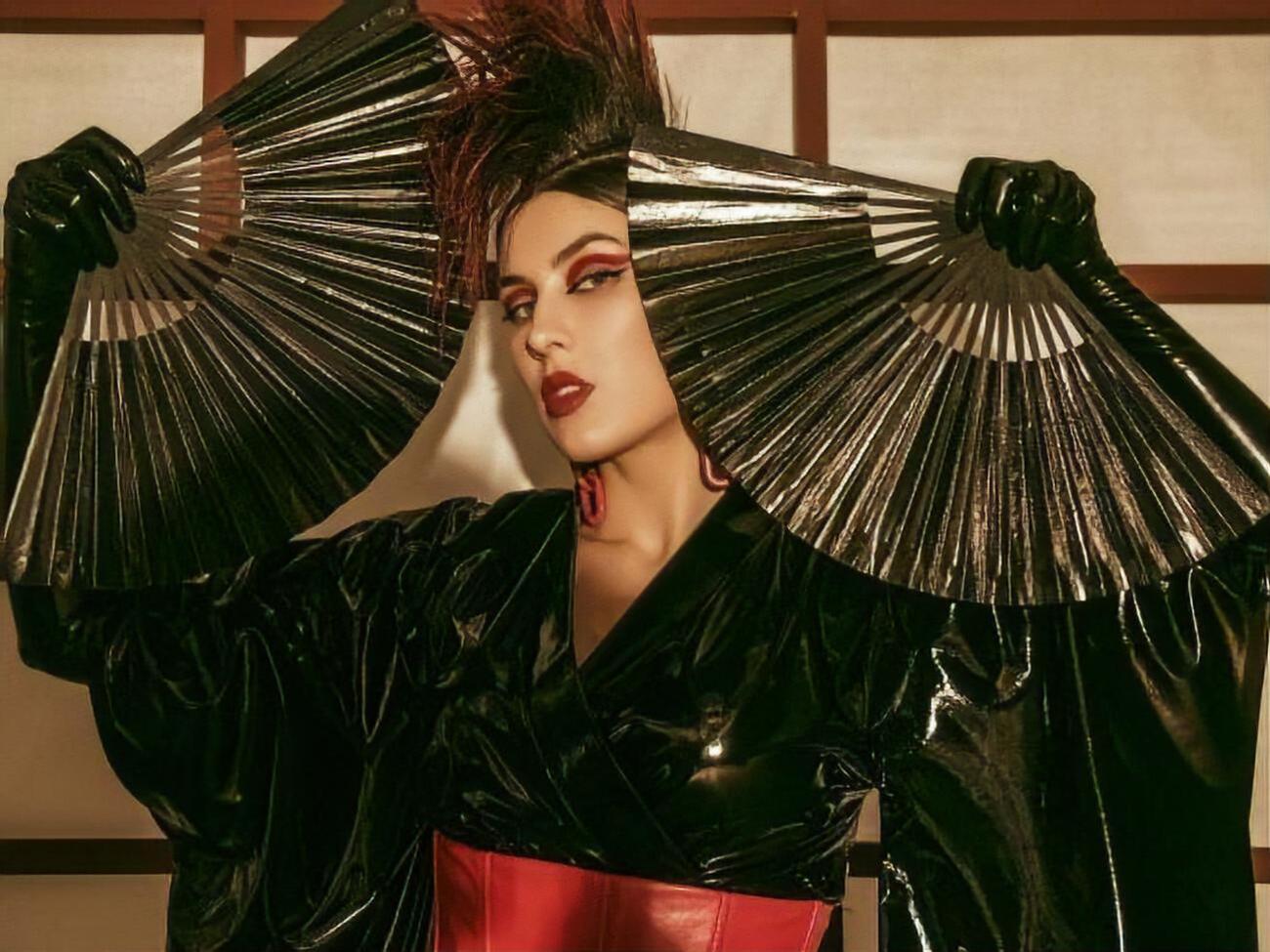 Maruv предстала в роли гейши