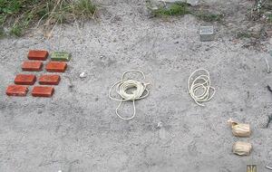 Полиция обнаружила в гараже тротиловые шашки, электродетонаторы и патроны