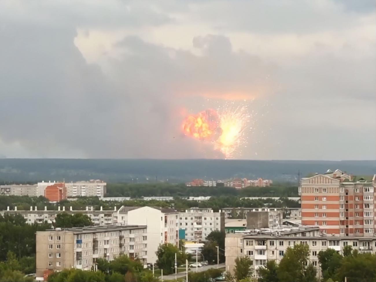 Взрывы на складах начались 5 августа