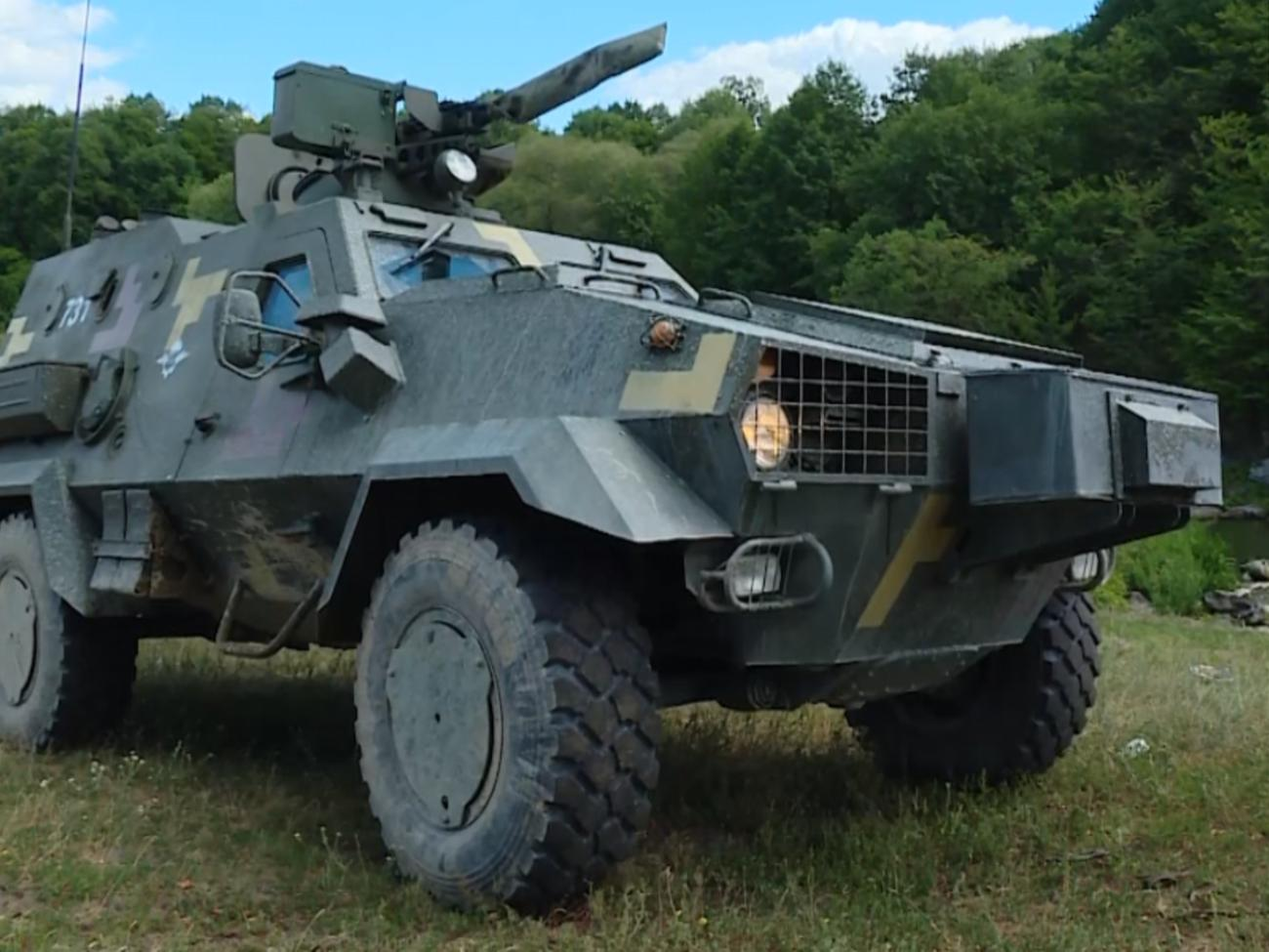 Директор Львовского завода-производителя "Дозор-Б" Виктор Андрощук сообщил, что после 2016 года заказа на эту бронемашину не было