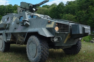 Директор Львовского завода-производителя "Дозор-Б" Виктор Андрощук сообщил, что после 2016 года заказа на эту бронемашину не было