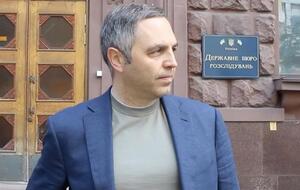 Портнов принес в ГБР очередное заявление на Порошенко