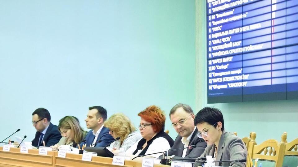 ЦВК, яка слугує фальсифікаторам і заплющує очі на порушення прав громадян, не має більше працювати, заявили в "Опозицийній платформі"
