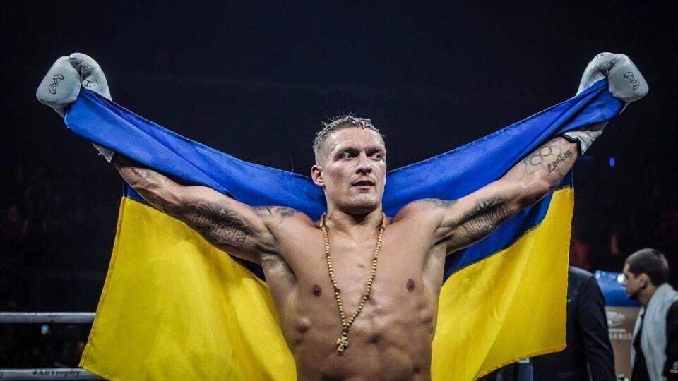 Усик ранее выступал в тяжелом весе