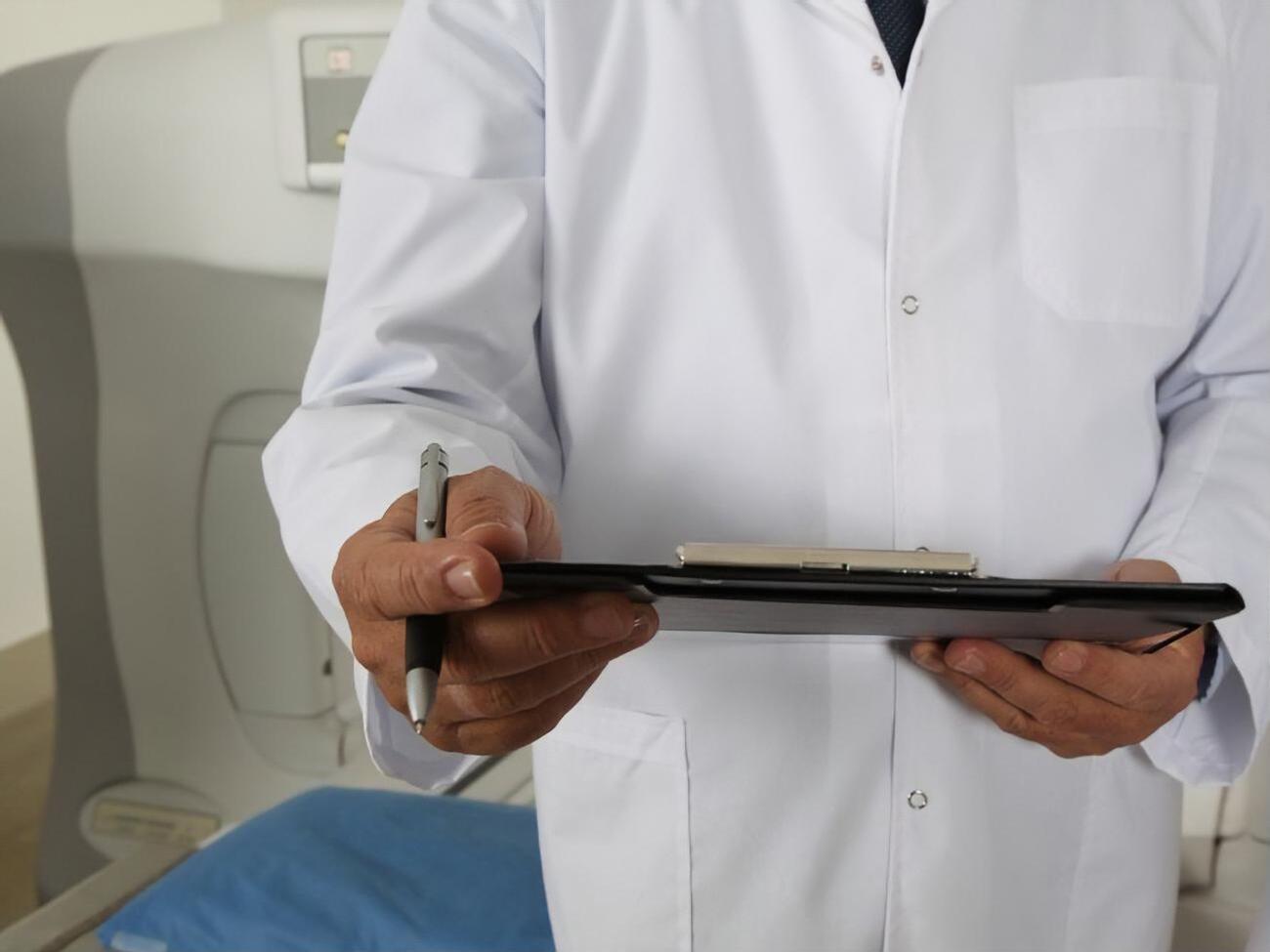 Тих, хто отруївся на поминальному обіді, госпіталізували в Андрушівську районну лікарню