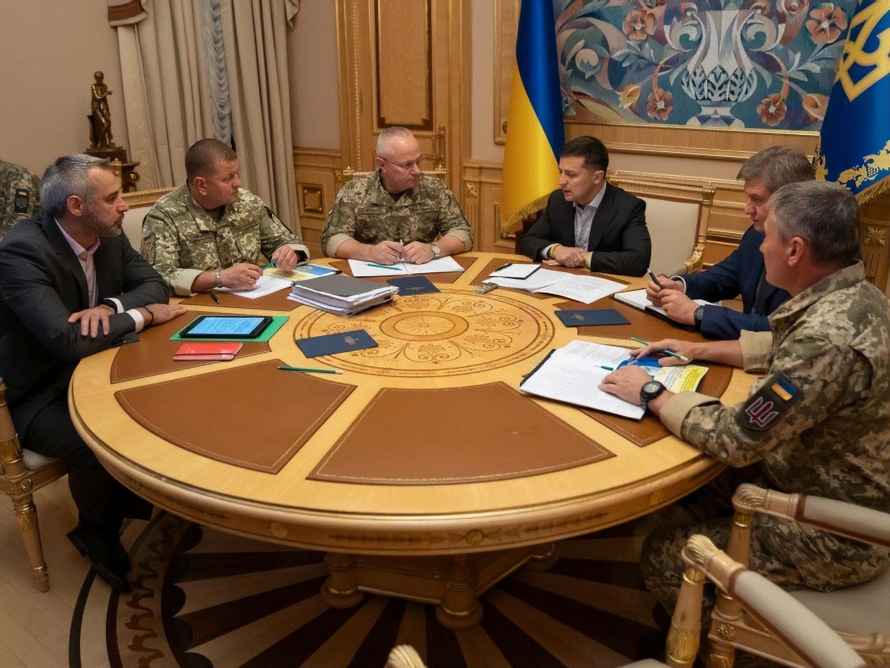 Зеленский заявил, что обстрел боевиками позиций возле Павлополя подрывает переговорный процесс по урегулированию конфликта