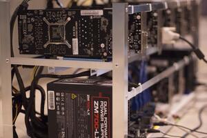 На мощностях госструктуры майнили криптовалюту, считают в СБУ