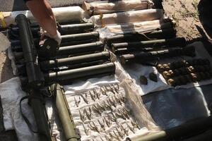 Военных задержали при попытке сбыта оружия вблизи Северодонецка