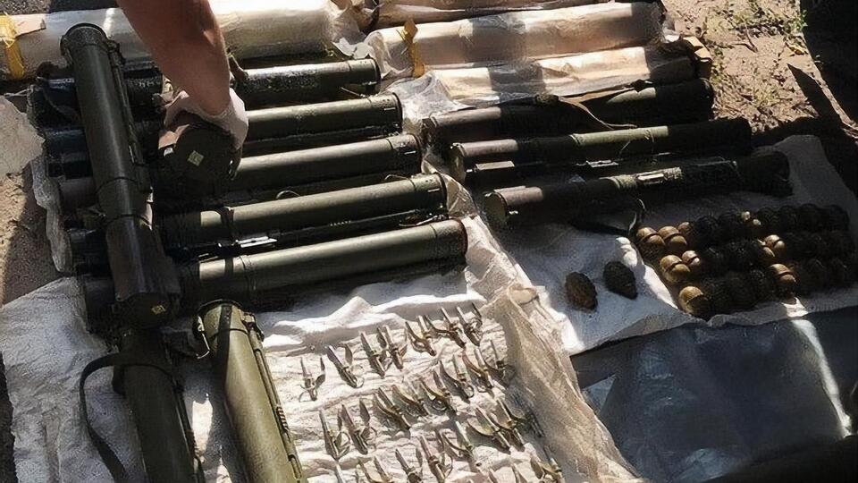 Військових затримали під час спроби збуту зброї поблизу Сєвєродонецька
