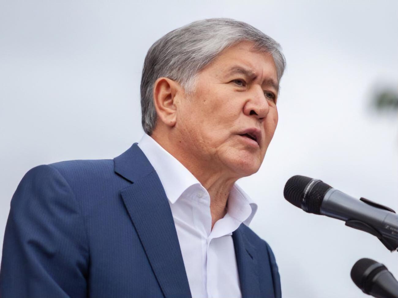 Атамбаєв записав офіційне звернення, у якому закликав владу "одуматися й увійти у правове поле"