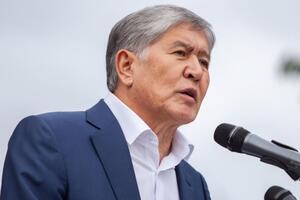 Атамбаєв записав офіційне звернення, у якому закликав владу "одуматися й увійти у правове поле"