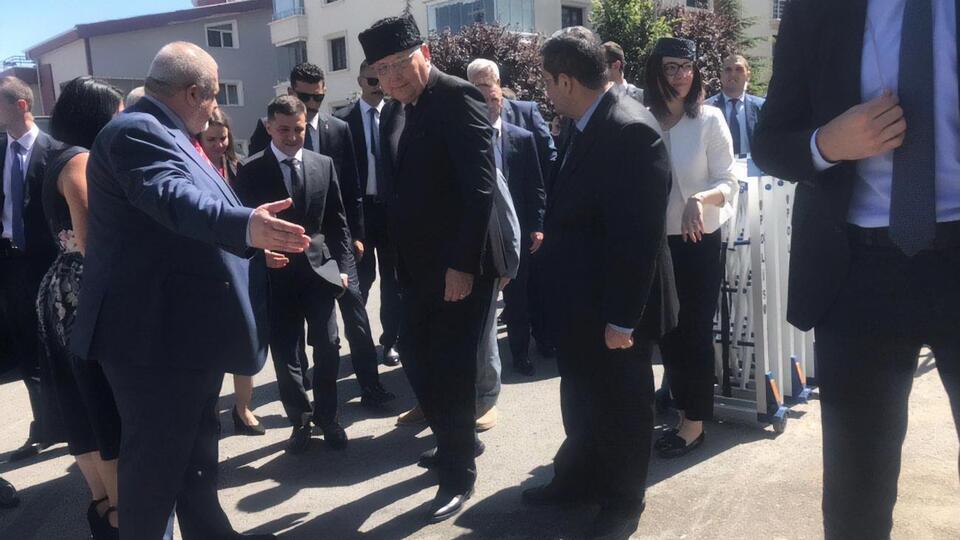 Зеленський у Туреччині провів зустріч із представниками української і кримськотатарської діаспор
