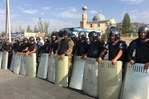 Милиция перекрыла дорогу к резиденции экс-президента