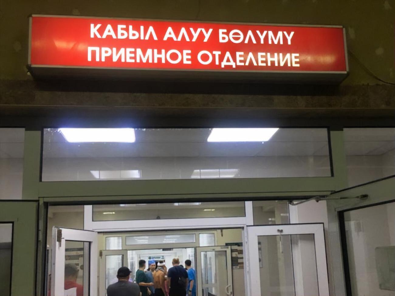 После столкновений у резиденции Атамбаева 8 августа в больницу доставили 20 человек