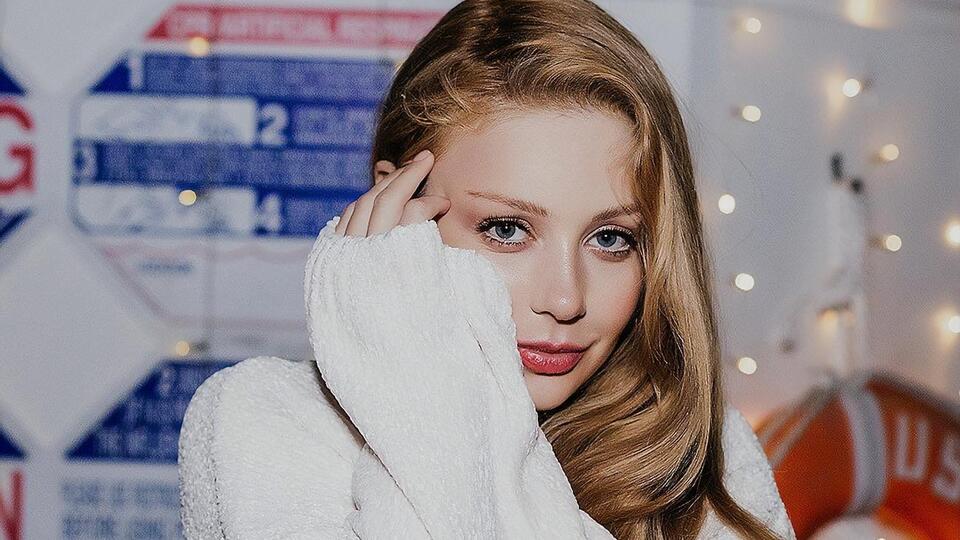 Тіна Кароль показала, як позувала для фотосету