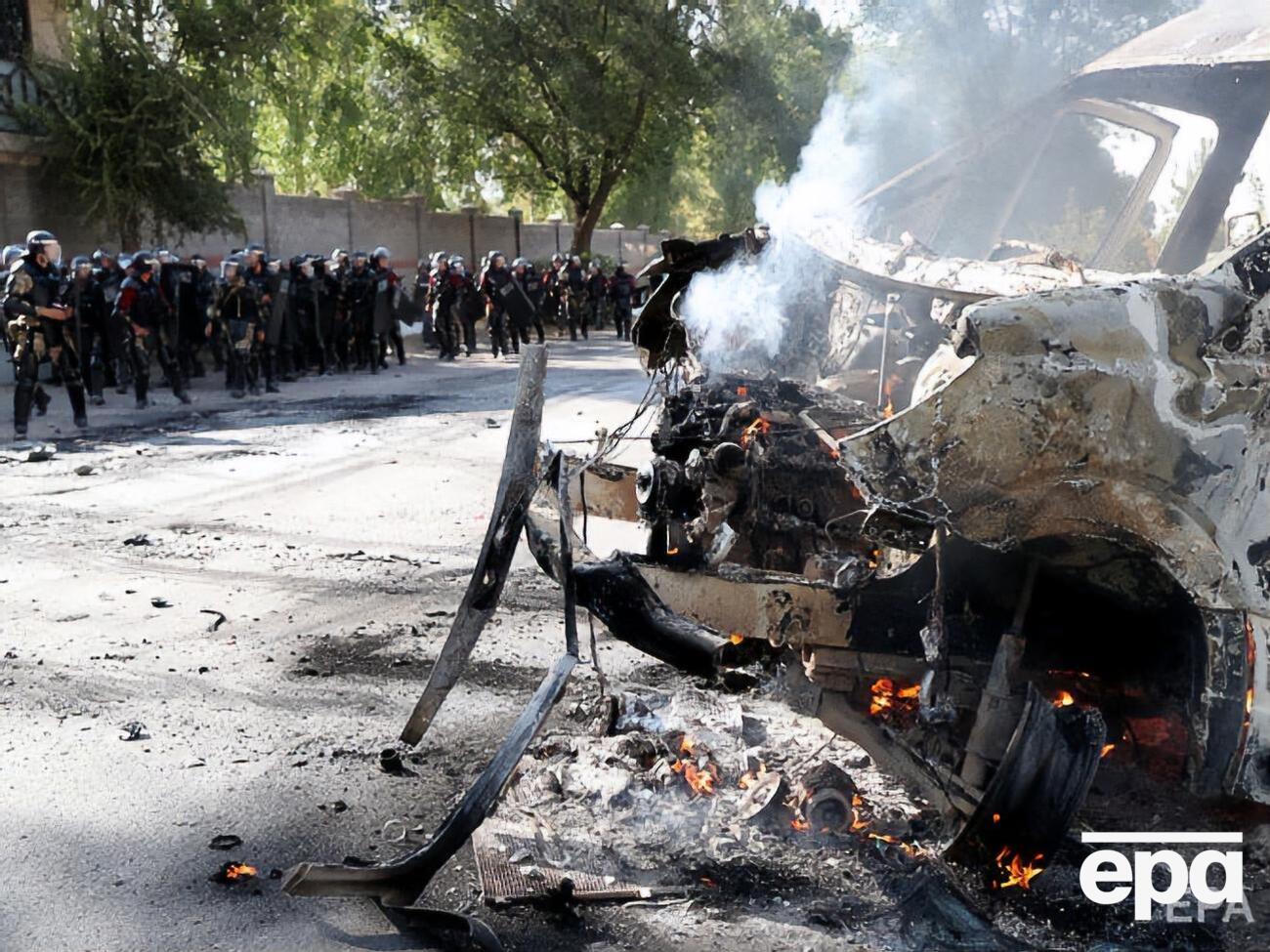 Сторонники Атамбаева требовали отставки действующего президента&nbsp;Сооронбая&nbsp;Жээнбекова