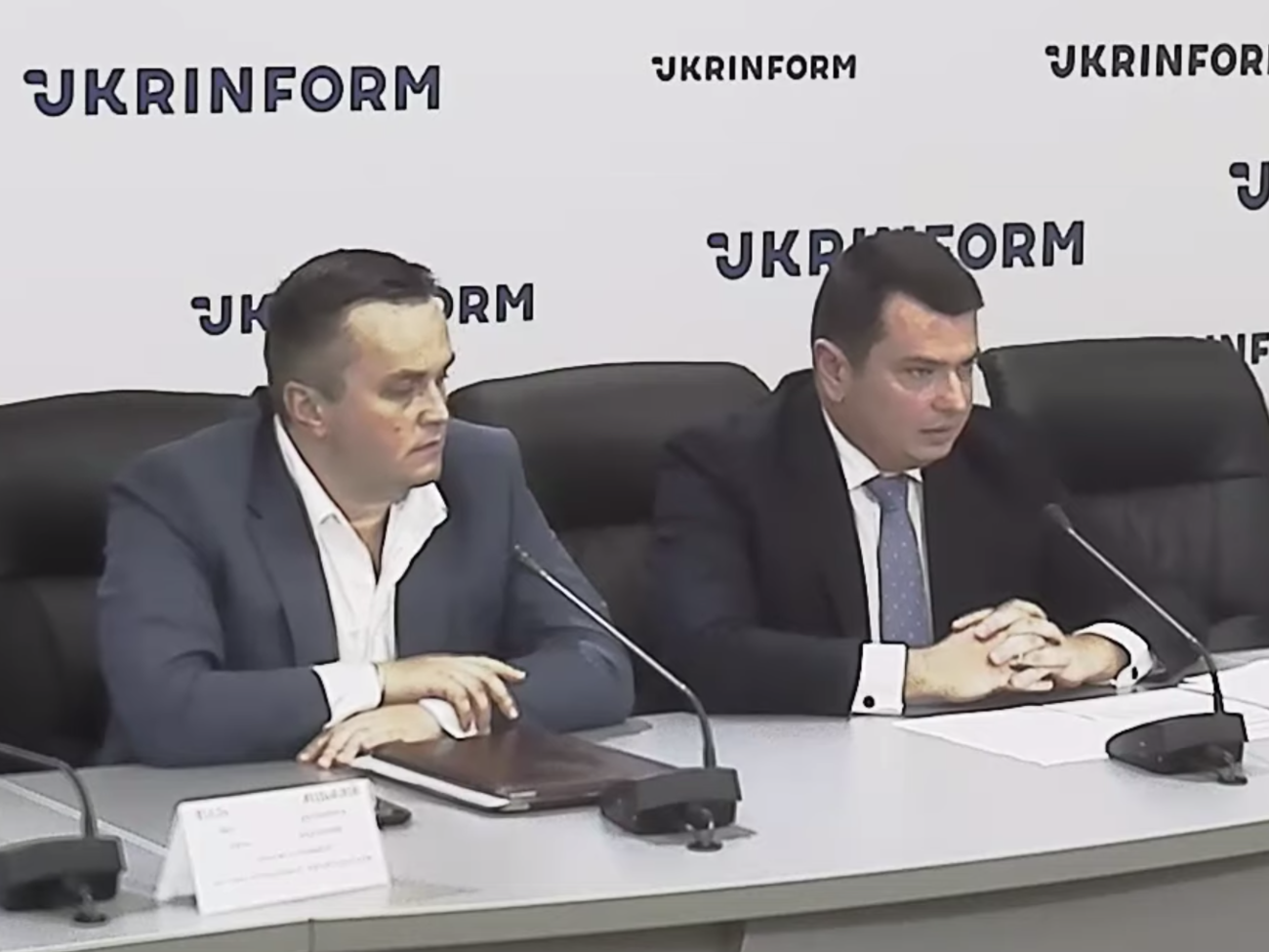 Директор НАБУ Артем Сытник (справа) и&nbsp;глава САП Назар Холодницкий (слева) сегодня дали совместную пресс-конференцию по итогам работы ведомств