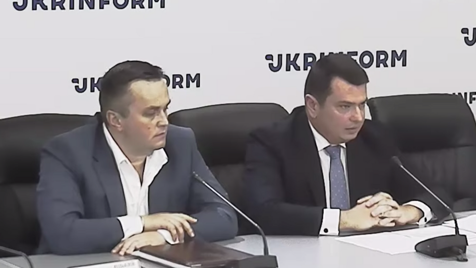 Директор НАБУ Артем Сытник (справа) и глава САП Назар Холодницкий (слева) сегодня дали совместную пресс-конференцию по итогам работы ведомств
