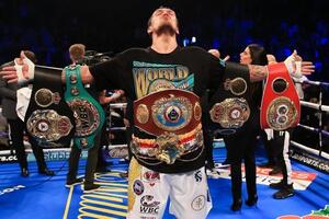 Усик перейшов у суперважку вагу