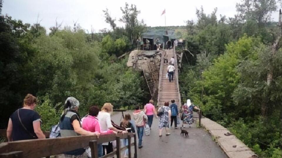 Мост в Станице Луганской не начали ремонтировать