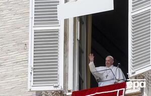 На выступление папа римский опоздал на 10 минут