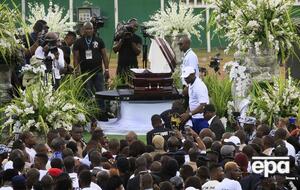 Тысячи людей прощались с DJ Arafat на стадионе